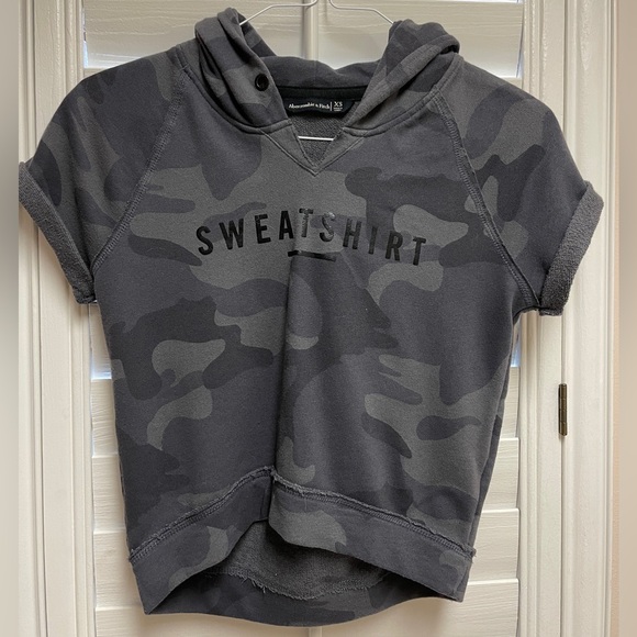 Abercrombie Camo Short Sleeve Hoodie - Size XS - Picture 1 of 4